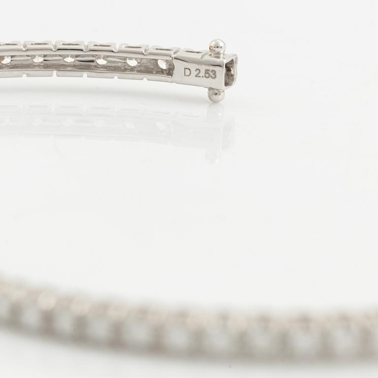 White gold bracelet with brilliant-cut diamonds.