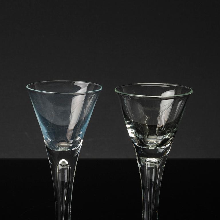 VINGLAS, SNAPSGLAS samt VATTENGLAS, 7+13+6=26 delar, "Enhörna", IKEA:s 1700-talserie, 1994.