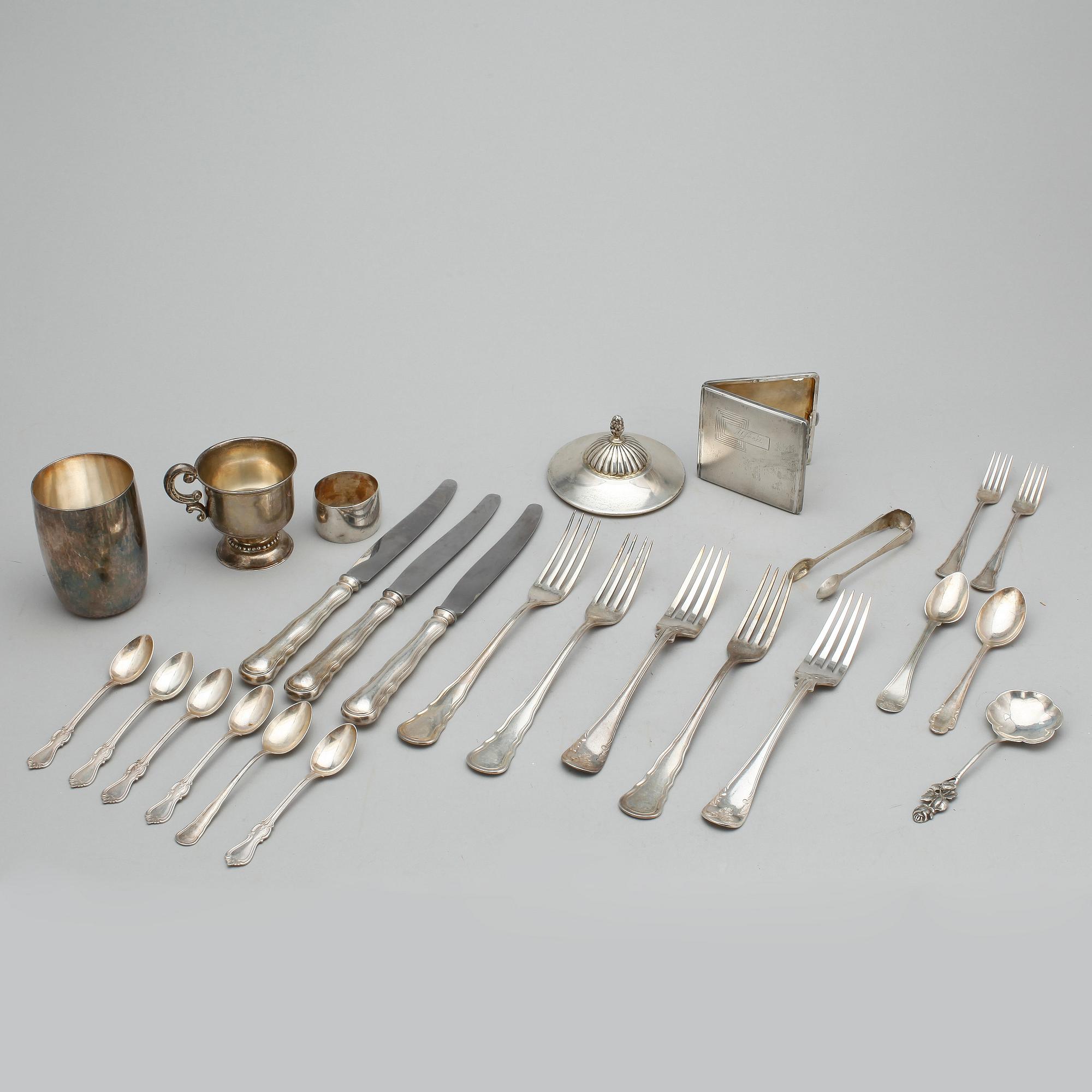 PARTI SILVER, 42 delar,  bl.a. C.G. Hallberg 1945, tot vikt (exklusive knivar) ca 1300 gram.