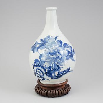 A korean 19th century porcelain bottle vase.