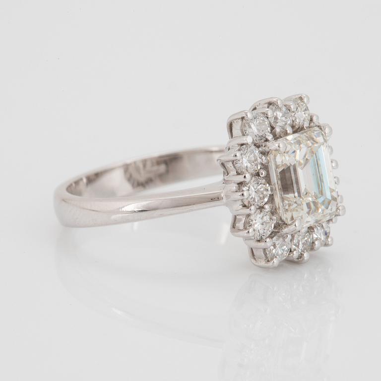 An 18K gold ring set with an emerald-cut diamond 2.04 cts quality J vs1.