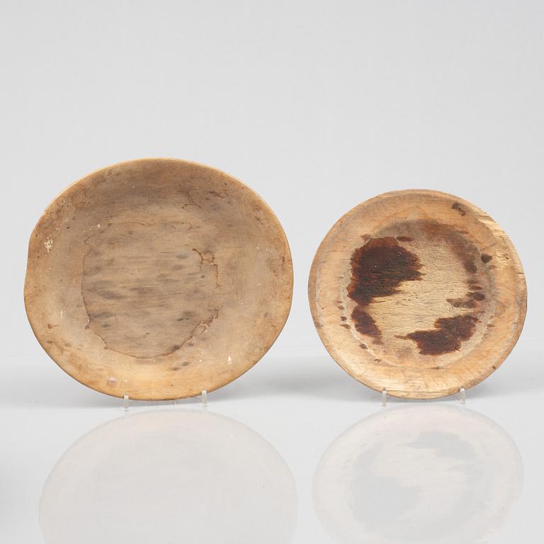 Four wooden bowls and two plates, Sweden, 19th/20th century.