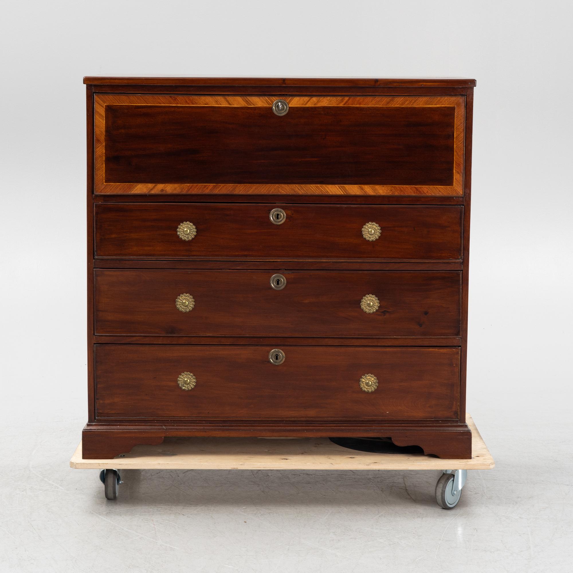 A chest of drawers, first half of the 19th century.