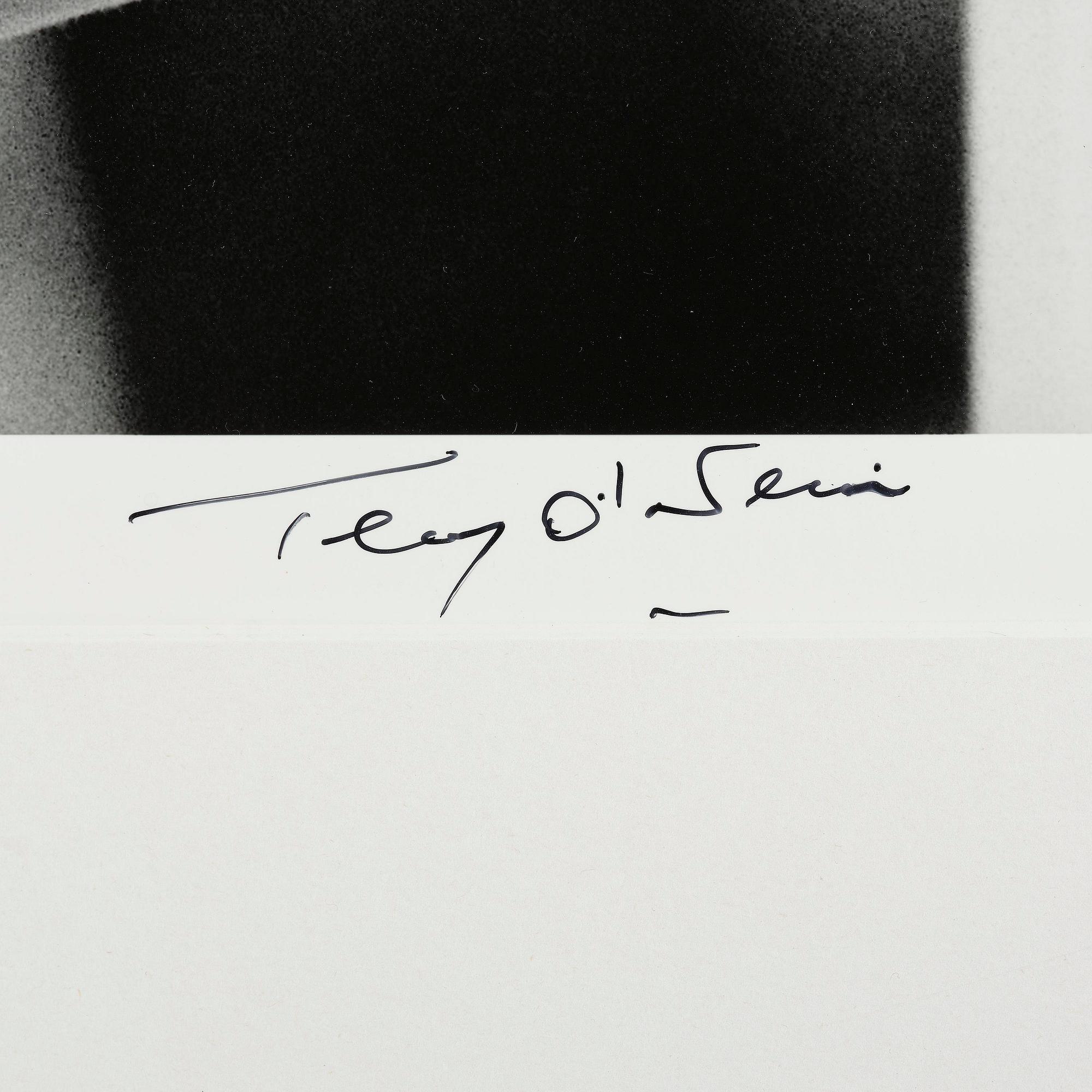 Terry O'Neill, "Frank Sinatra taking a cigarette break during filming", 1960.