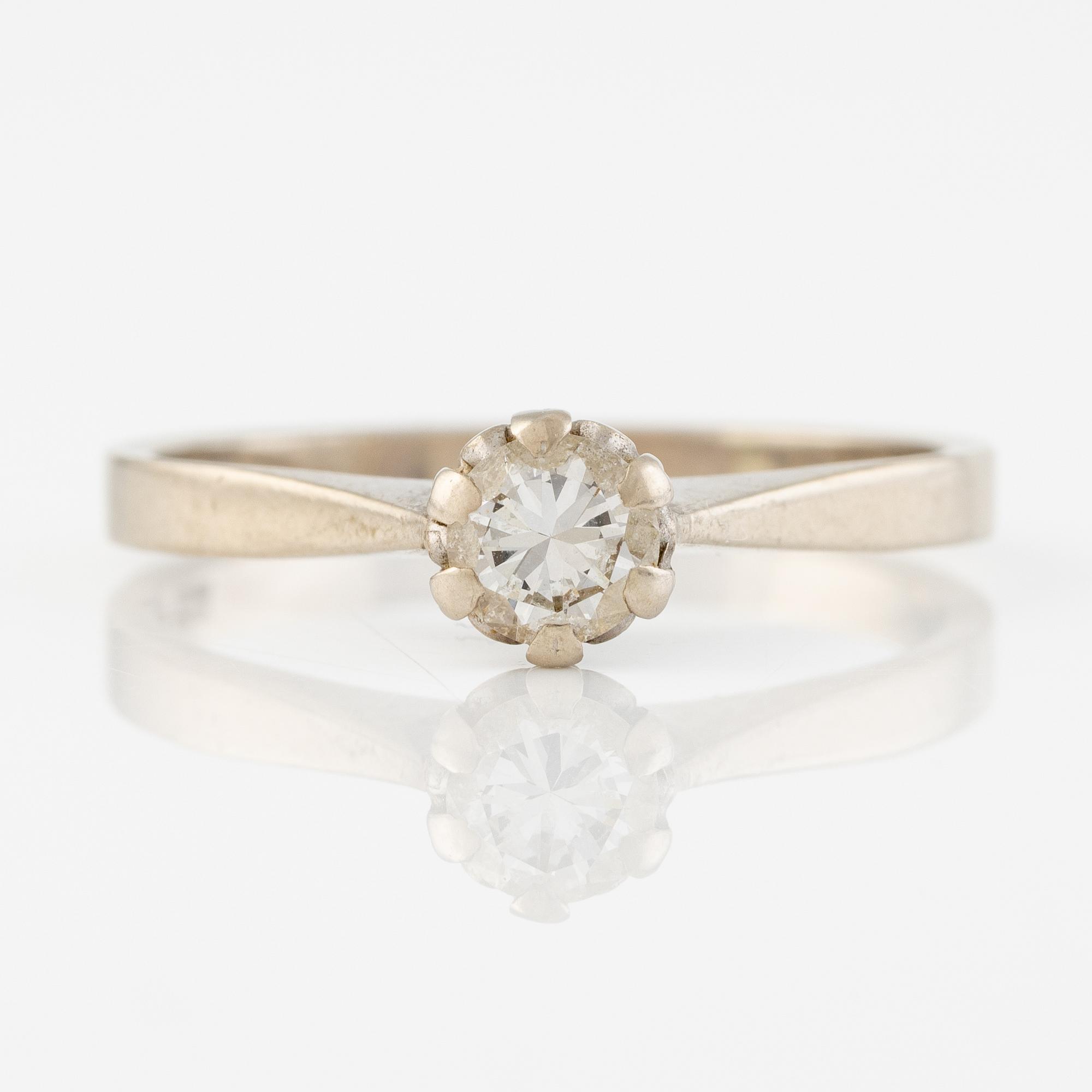 Ring, enstensring, 18K vitguld med briljantslipad diamant.