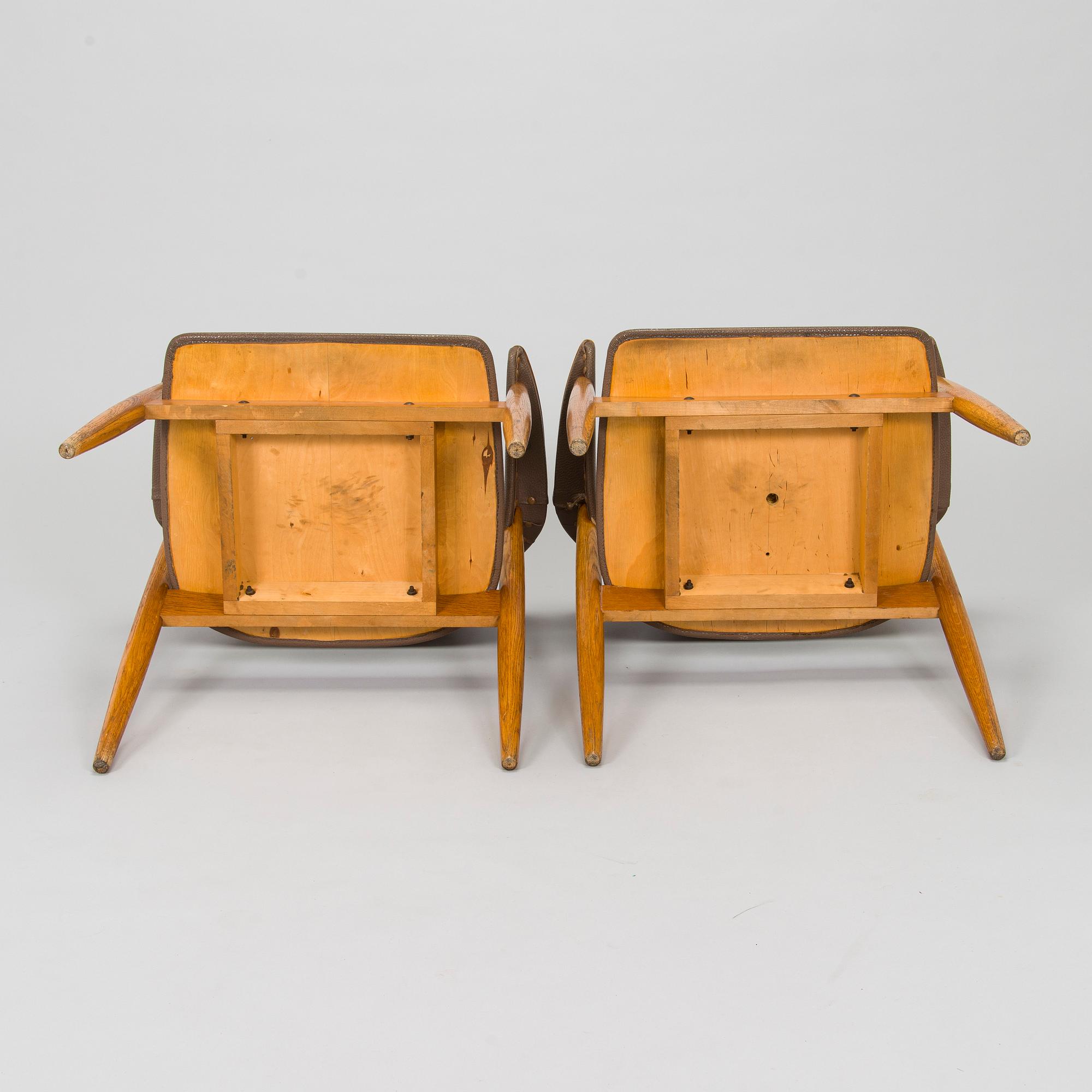 A pair of 1950s chairs.