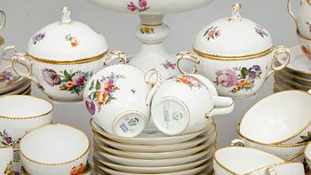 KAFFE- och TESERVIS, 43 delar, porslin, "Sachsisk blomst", Royal Copenhagen.