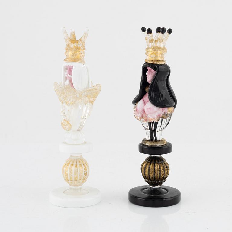 Schackpjäser, 2 st, glas, troligen Murano, Italien.