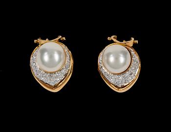 781. EARRINGS, brilliant cut diamonds, tot. app. 0.50 cts, cultured pearl.