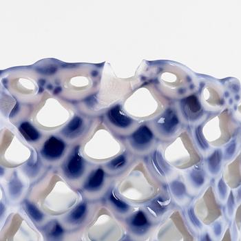 Matservis, porslin, 96 delar, "Musselmalet", mestadels helblonde, Royal Copenhagen, Danmark.