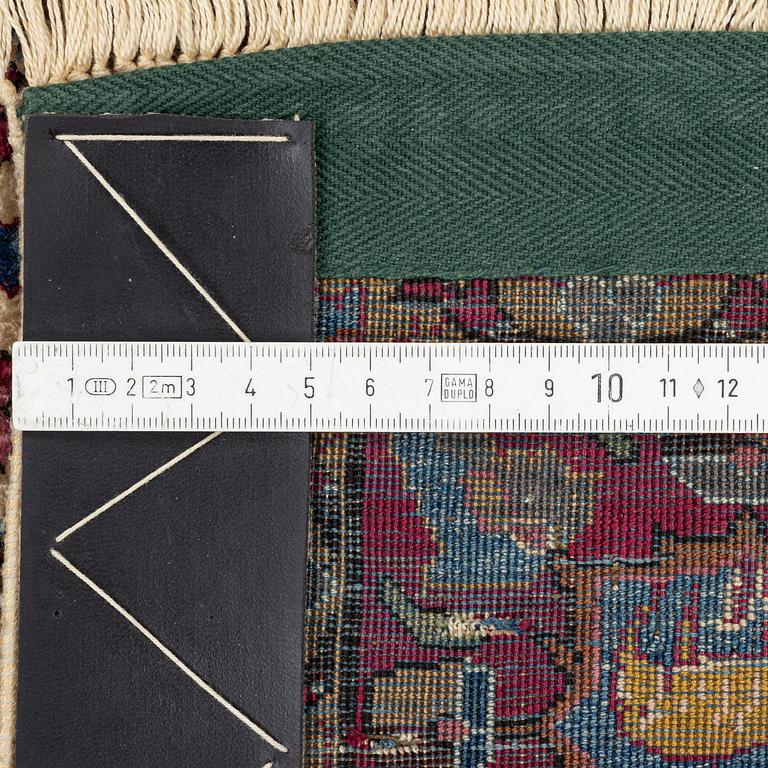 An antique pictoral silk Kashan, c. 205 x 128 cm.