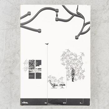 Klädhängare, "Hang it all", väggtavla "Uten Silo” och rumsavdelare, "Algues", Vitra.