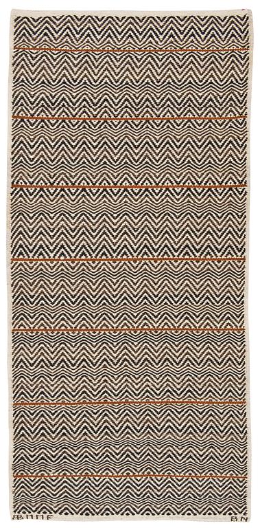 GALLERIMATTA. "Rosengång med brun rand". Rosengång. 215 x 103 cm. Signerad AB MMF BN (AB Märta Måås-Fjetterström, Barbro Nilsson).