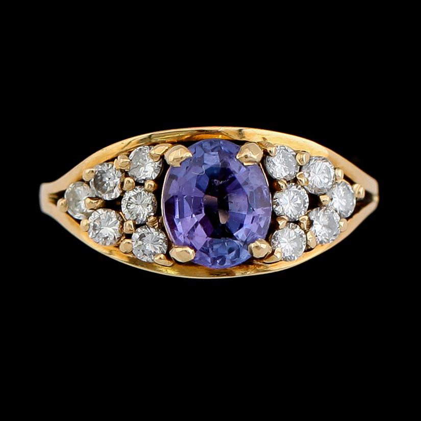 RING, 18K guld, tanzanit och briljantslipade diamanter. Vikt ca 4 g.