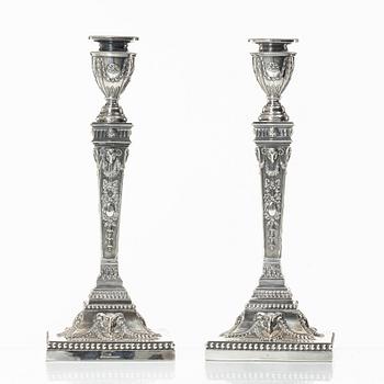 A pair och silver plated candelsticks, mark of  Elkington & Co, Birmingham, 1888-1890.