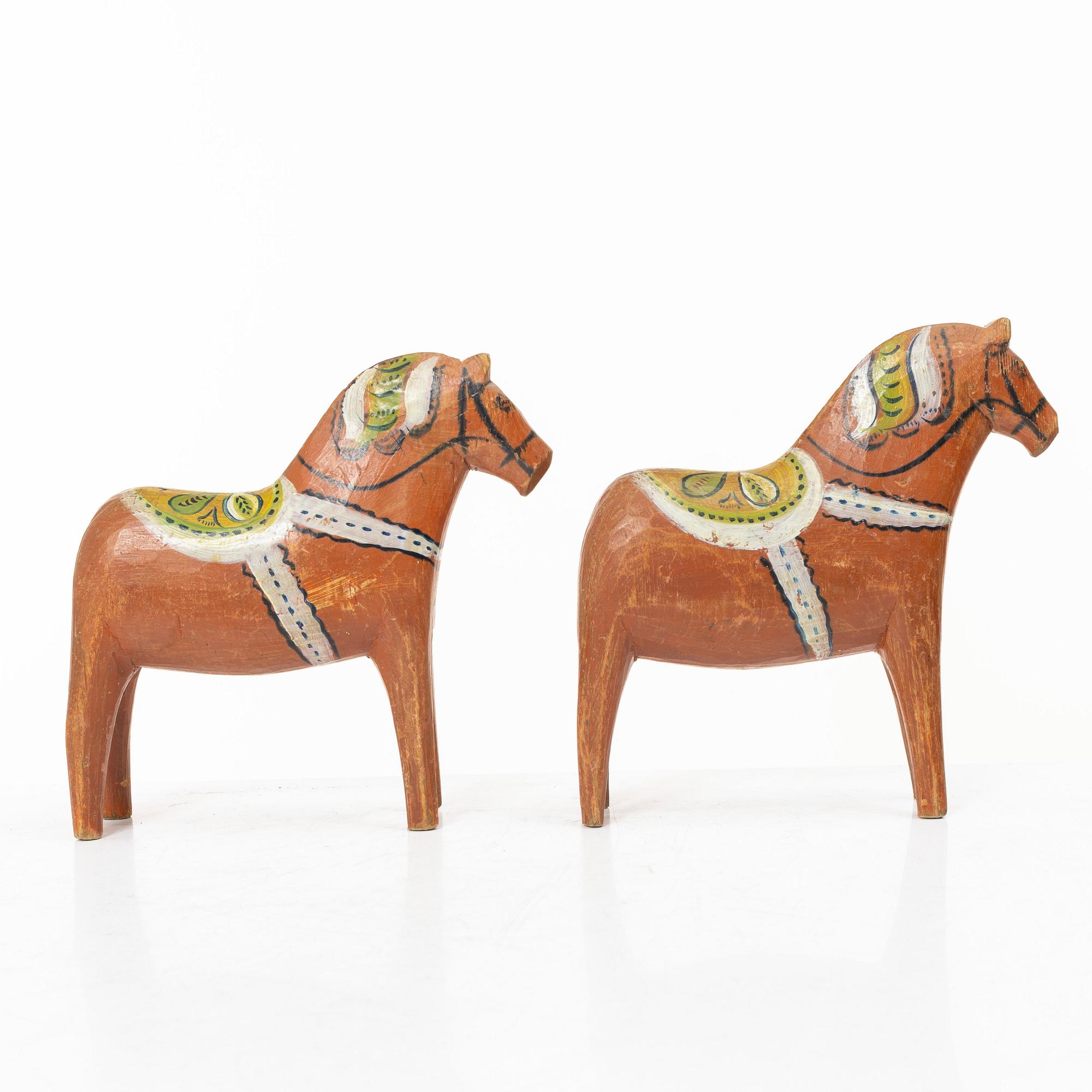 Dalahästar, ett par snarlika, allmoge, Nissergården Vattnäs, möjligen krusade av Karin Nisser, 1920-tal.