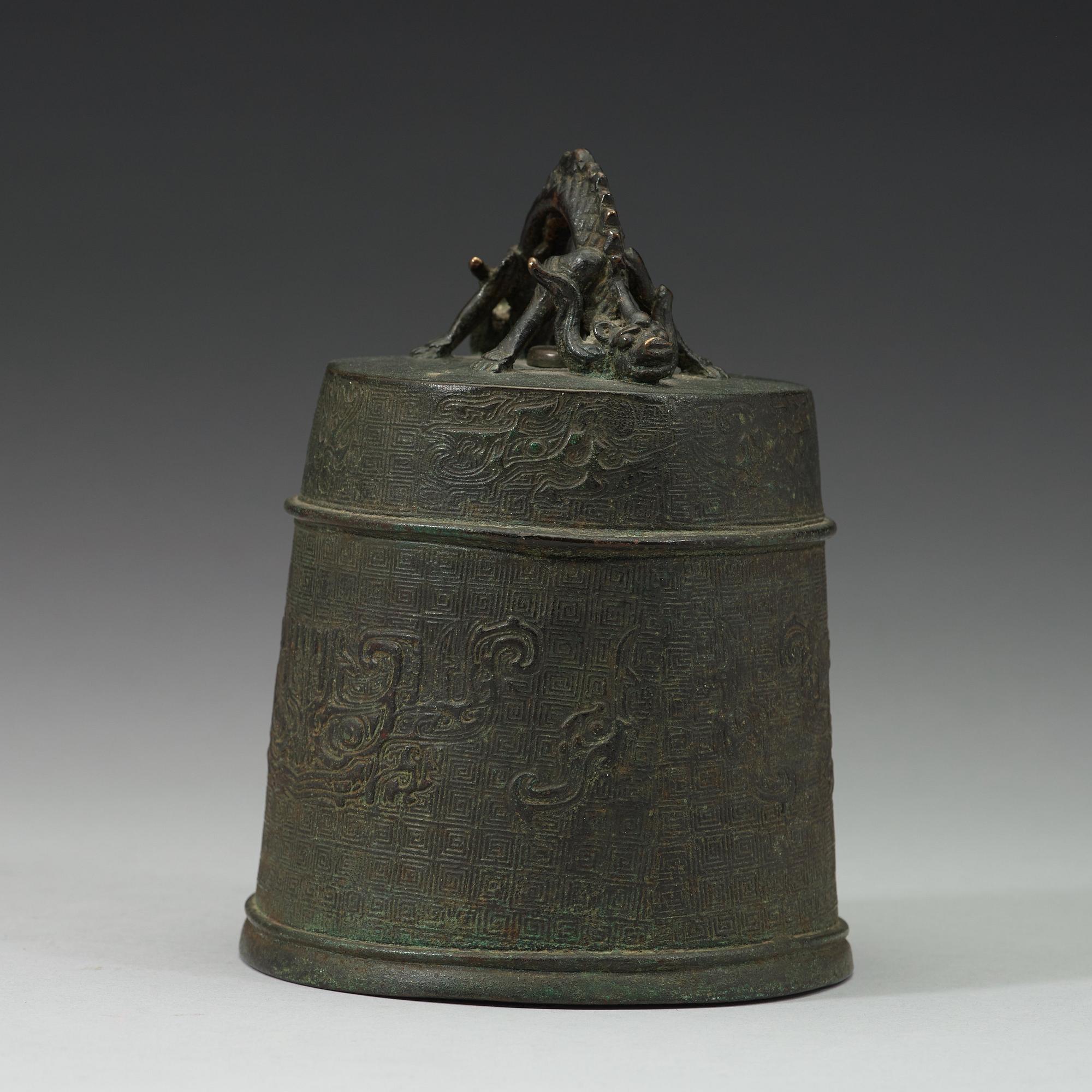 TEMPELKLOCKA, brons. Sen Ming dynasti (1368-1643).