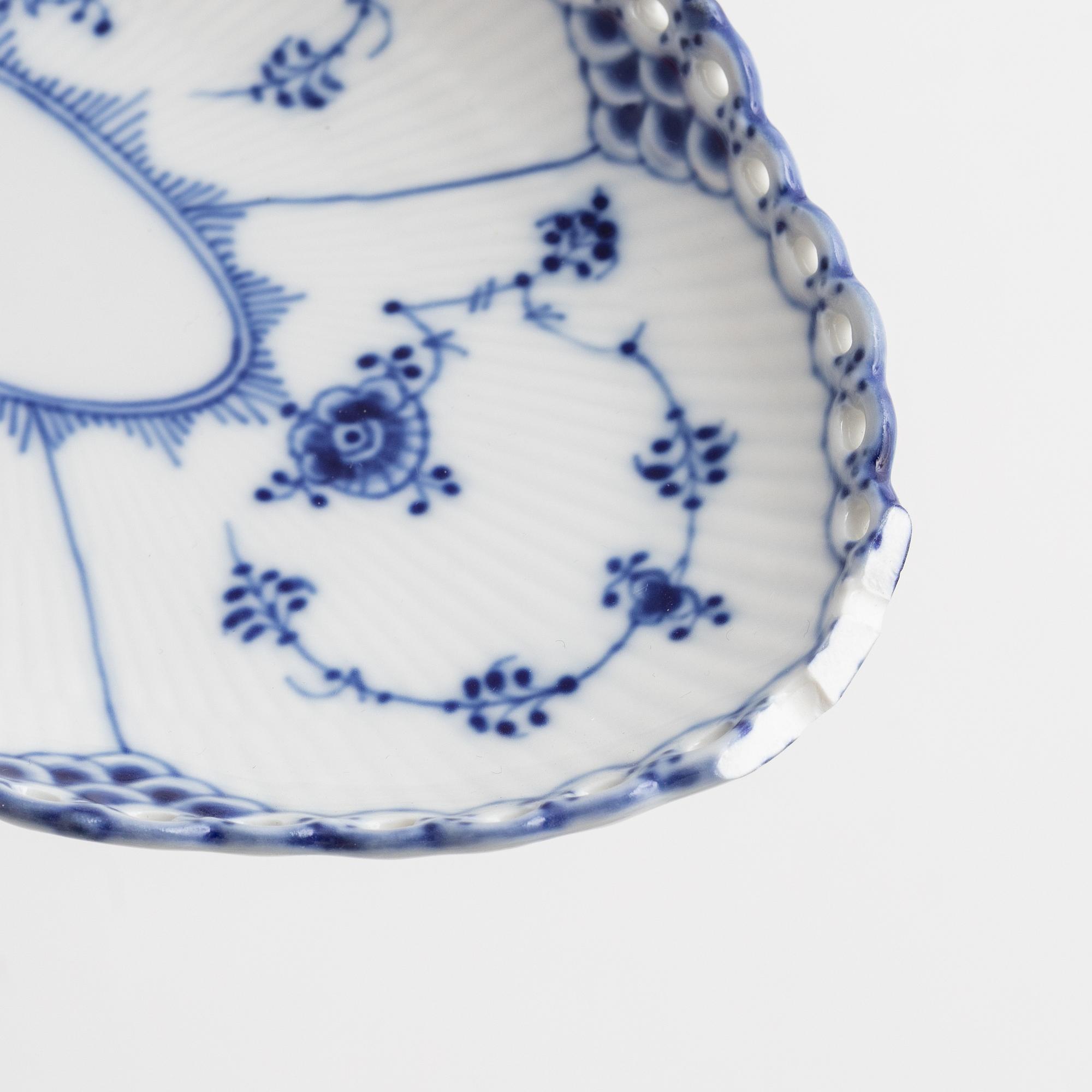 39 pieces of a 'Musselmalet' porcelain service, Royal Copenhagen, Denmark.