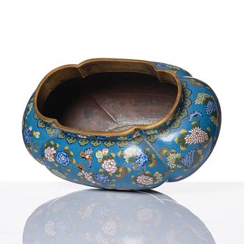 A lobed cloisonné flower pot, Qing dynasty, 19th century.