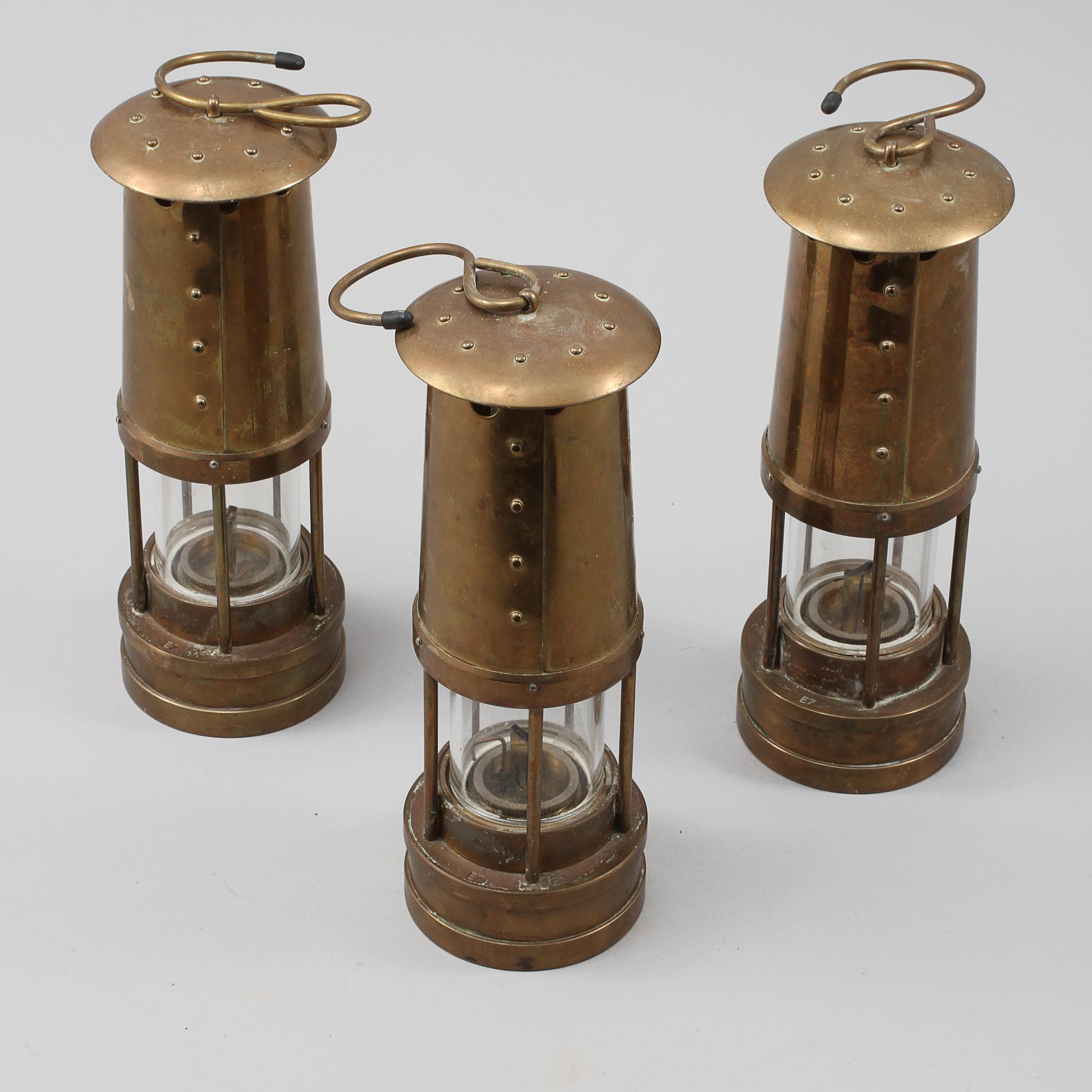 GRUVLAMPOR, 3 st, E.Thomas & Williams, Wales, 1900-talets andra hälft.