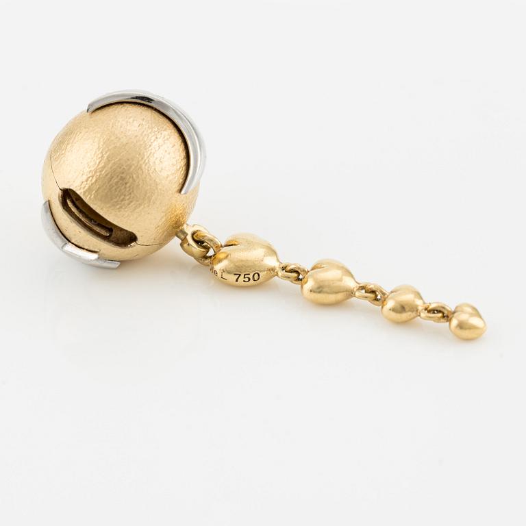 Ole Lynggaard, 18K gold clasp with brilliant-cut diamonds, featuring a key-shaped pendant with hearts.