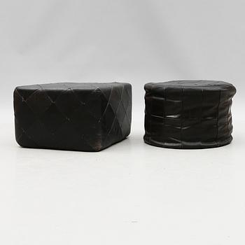 SITTPUFFAR, 2 st, 1900-talets andra hälft.