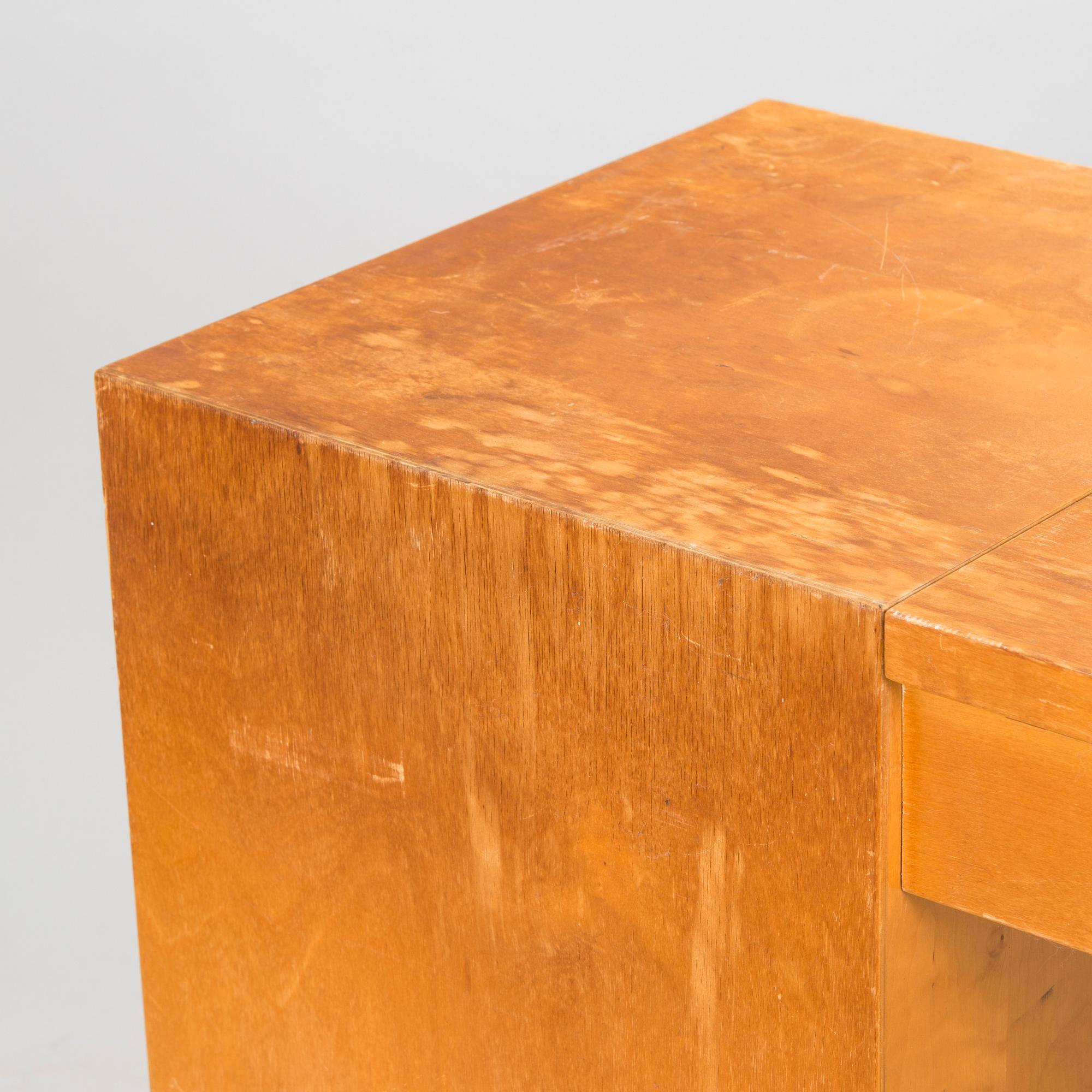 Aino Aalto, toalettbord / skrivbord,  modell 190, O.Y. Huonekalu- ja Rakennustyötehdas A.B. tidigt 1950-tal.