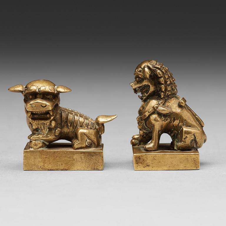 Two Chinese seals, 20th Century.