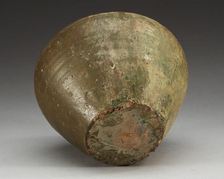 A green glazed potted jar,  Han dynasty (206 BC - 220 AD).