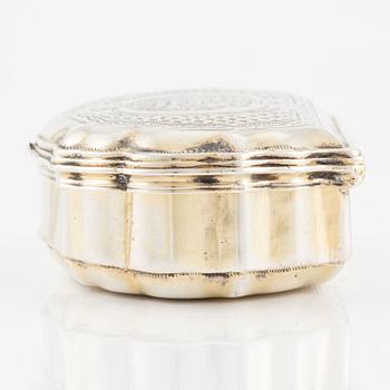 A German silver snuff box, unidentified maker DS, possibly Lüneburg 18th century.