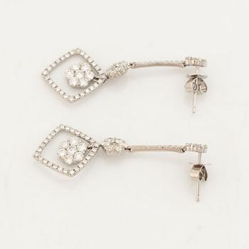 Brilliant cut diamond earrrings, total ca 2 ct.
