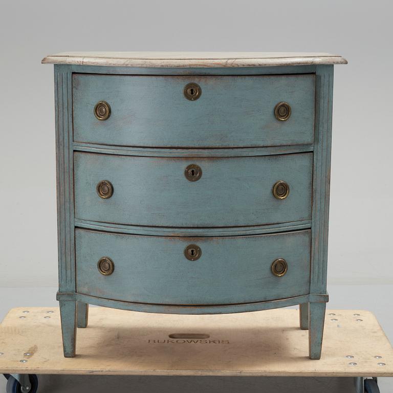 BYRÅ, gustaviansk stil, tidigt 1900-tal.