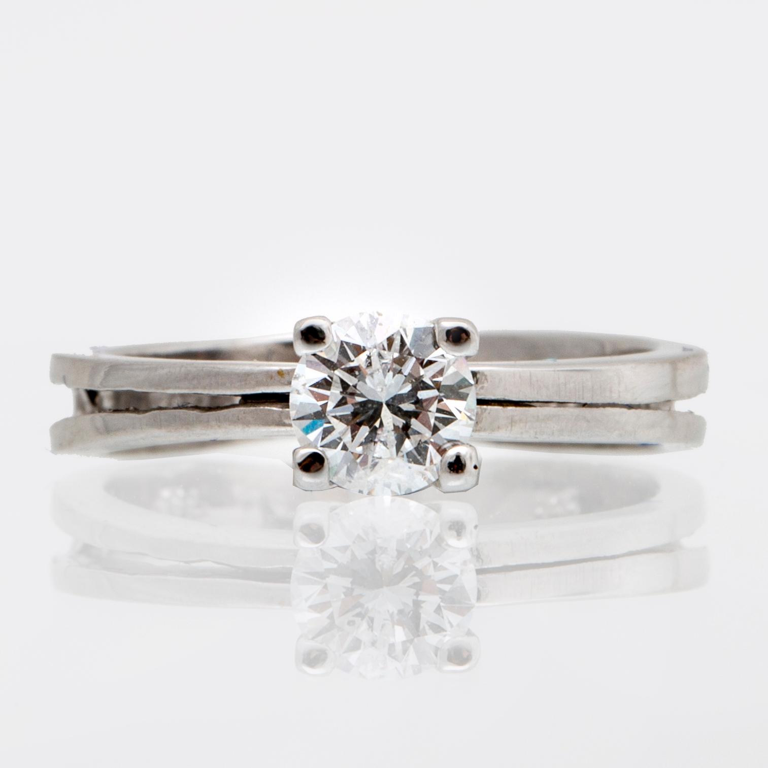 Ring 14K whitegold with 1 brilliant-cut diamond approx 0,50 ct approx H-I SI.