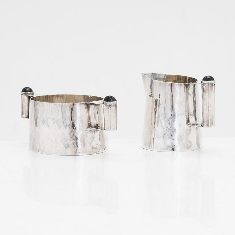 Rauni Mustonen, a silver sugar bowl and cream jug with cut stones, Helsinki 1981.