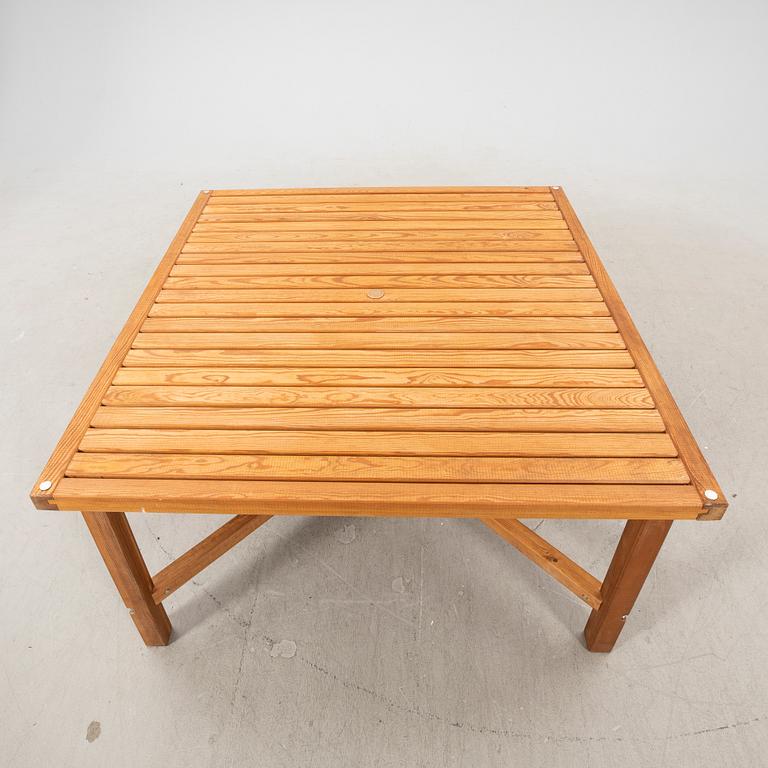 Elsa Stackelberg, a pine table, fri Form, 20th  Century latter part.