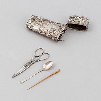 An enamel box, 18th century, and a silver-plates case, 18th/19th century.