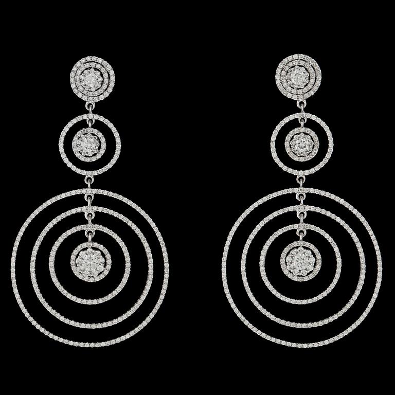 ÖRHÄNGEN, briljantslipade diamanter, tot. ca 4.50 ct, cirklar.