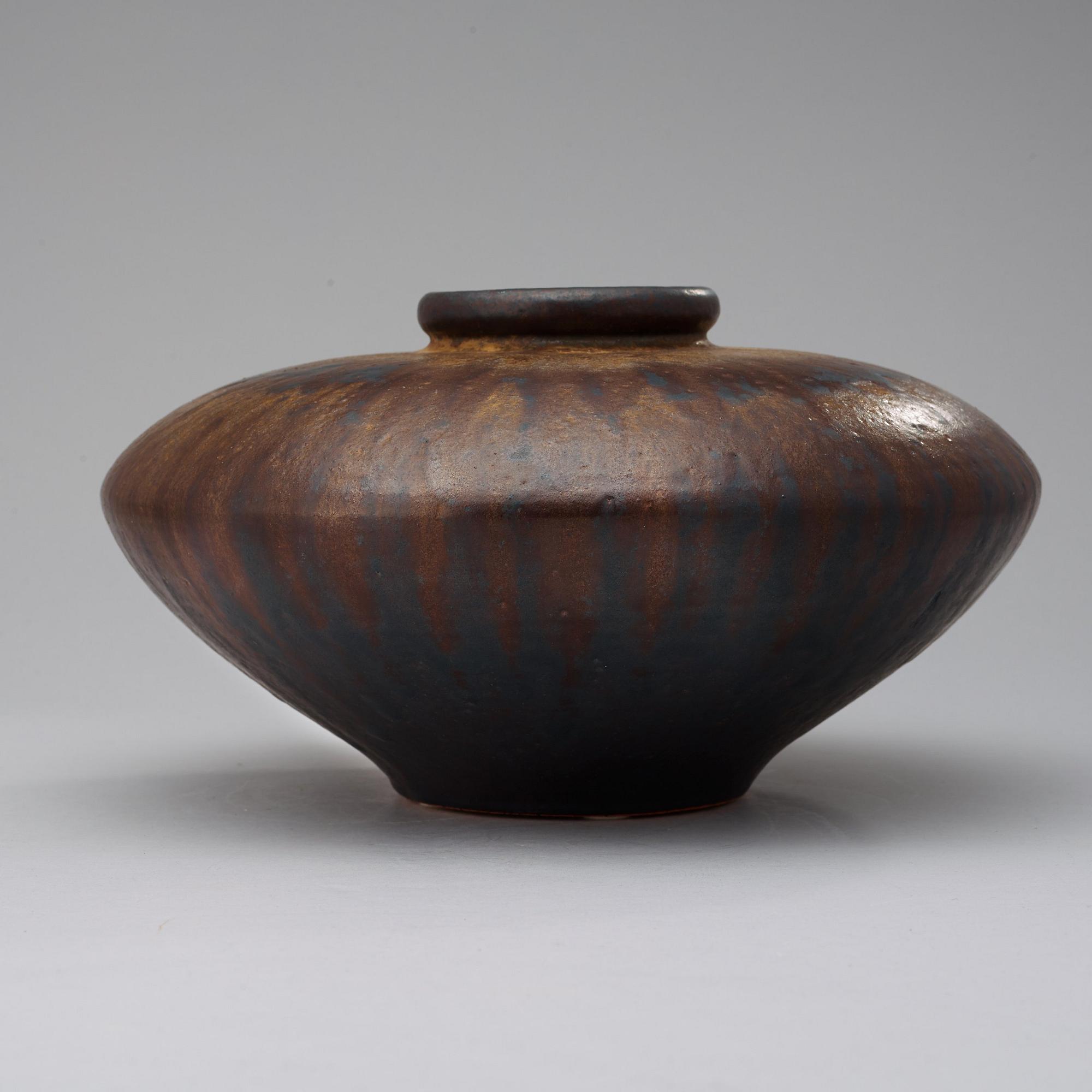 A Patrick Nordström stonware urn, Isle 1927.