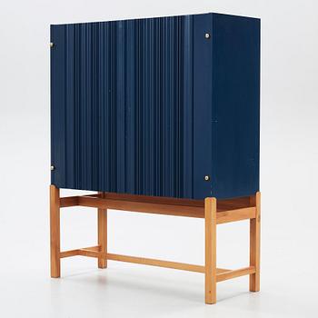 JOSEF FRANK, skåp, "Wellpapp", Firma Svenskt Tenn, modell 2192.