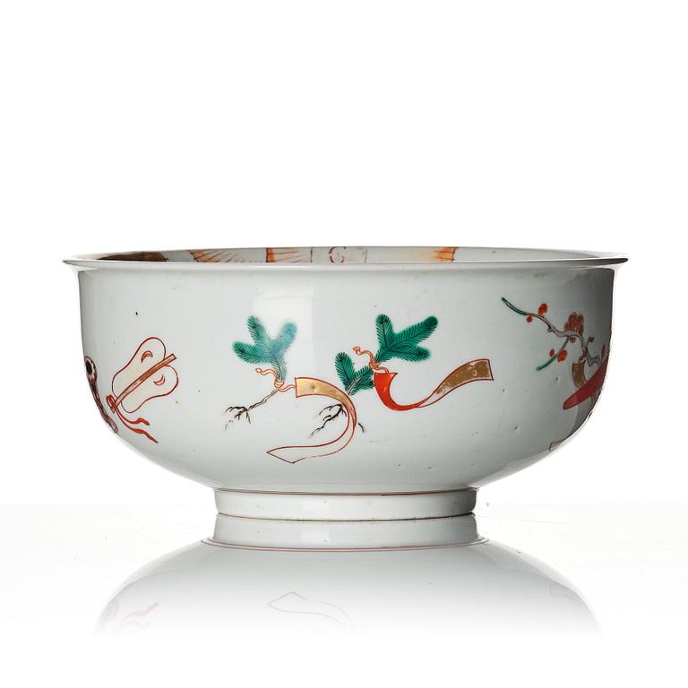 A Japanese porcelain bowl, Edo period (1603-1868).