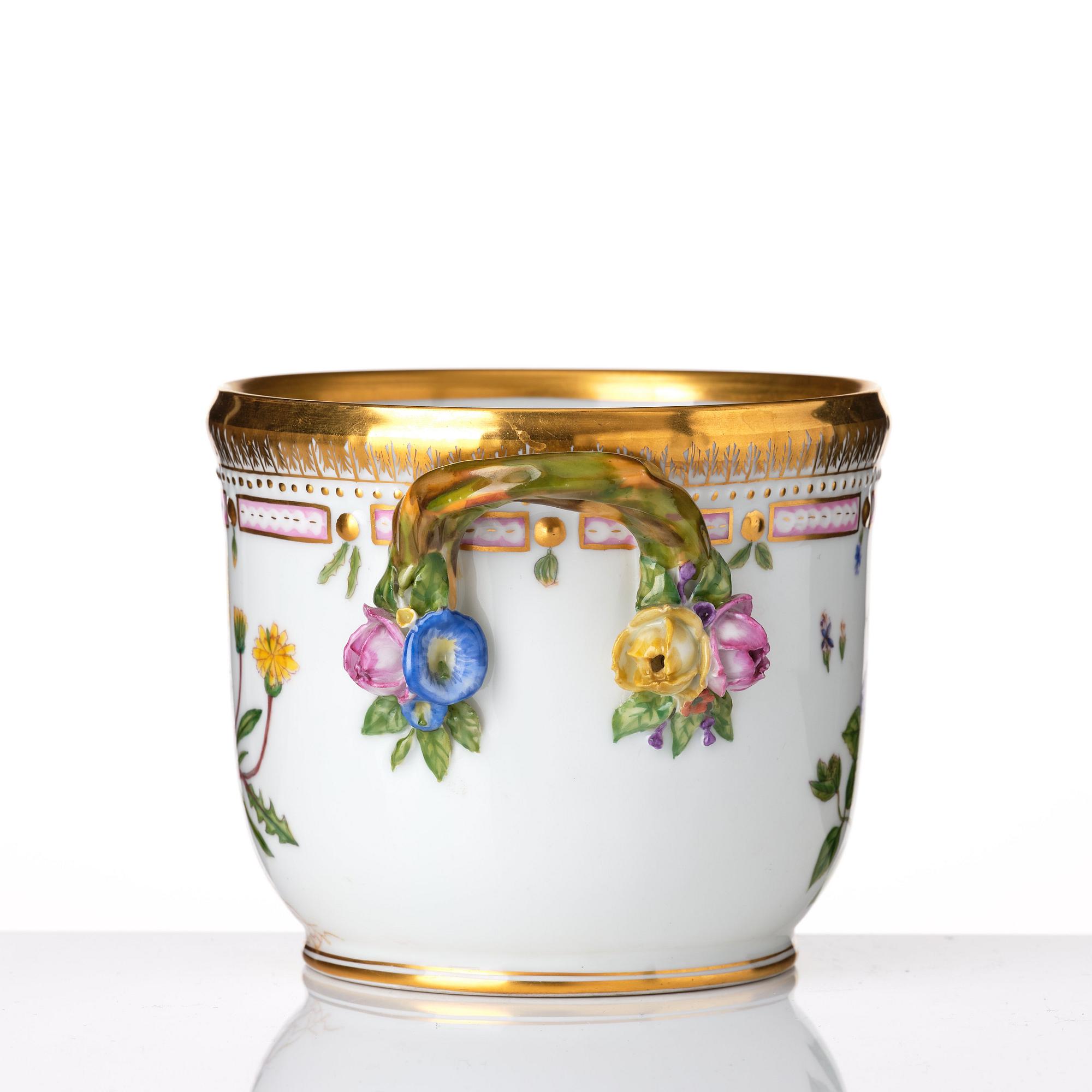 Vinkylare, porslin. Royal Copenhagen, "Flora Danica", Danmark, 1900-tal.