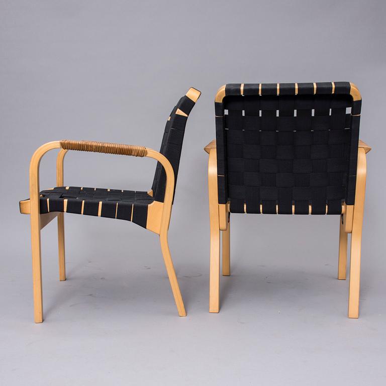 KARMSTOLAR, ETT PAR, modell 45, Alvar Aalto, Artek. Modellen formgiven 1947.