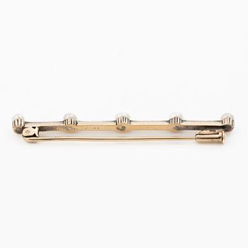 Brooch in 14K gold and silver with bouton pearls.