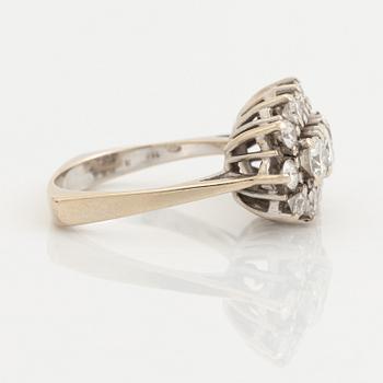 An 18K white gold ring ste with round brilliant-cut diamonds.