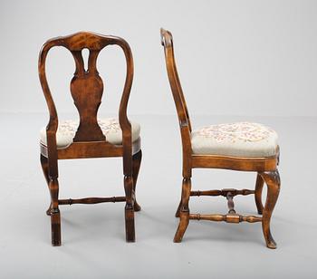 KARMSTOLAR ett par SAMT STOLAR ett par, rokokostil, 1900-talets första hälft.