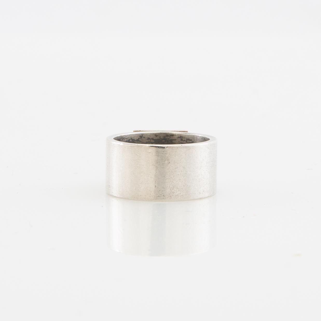 Claes Liljeroth, Ring of silver and 18K gold.