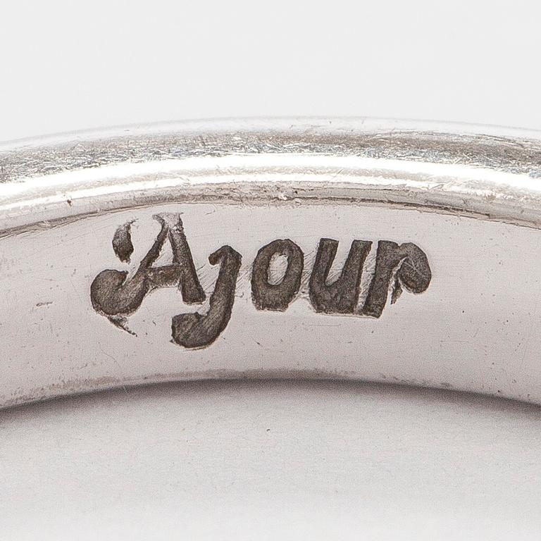 An 18K white gold ring with Flander cut diamonds. AEN Àjour Stockholm 2008.