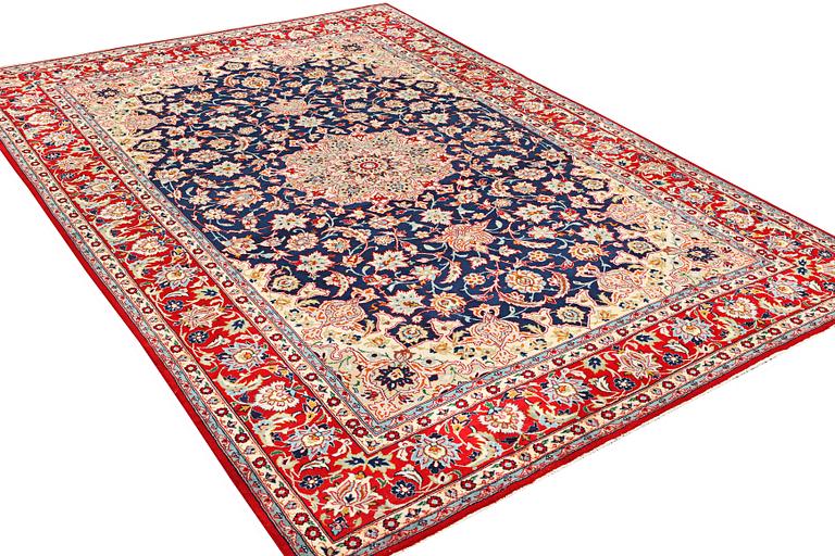 A Kashan carpet, a. 365 x 257 cm.