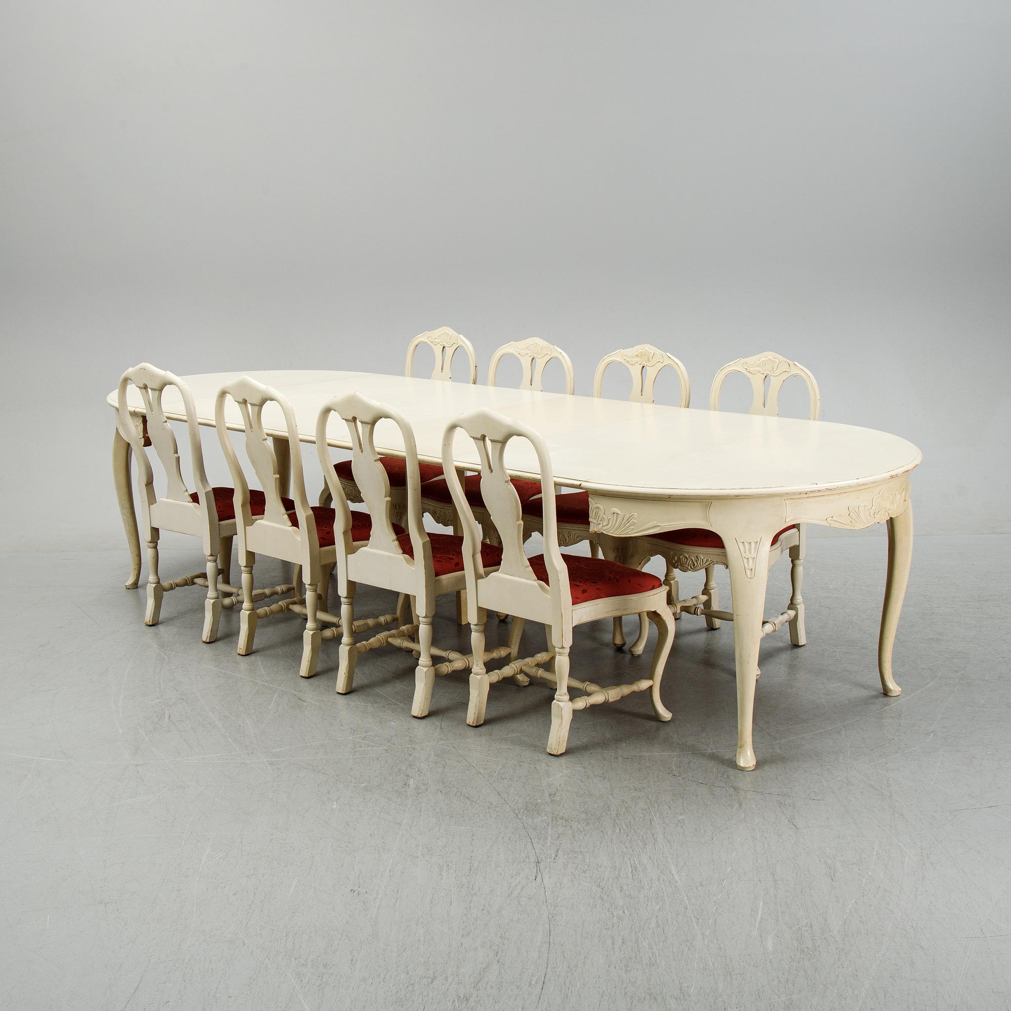 A rococo style dining set with a around table and eight chairs, 20th Century.