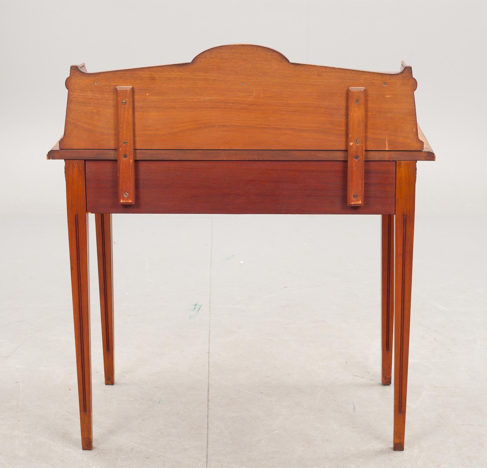 SKRIVBORD, sengustaviansk stil, 1900-talets första hälft.
